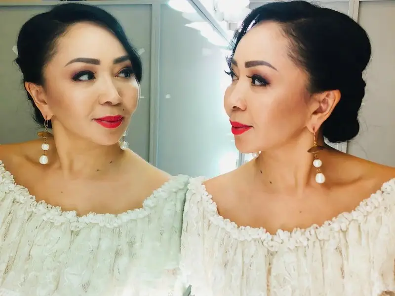 Айнұр Тұрсынбаева туған анасын көпшілікке көрсетті