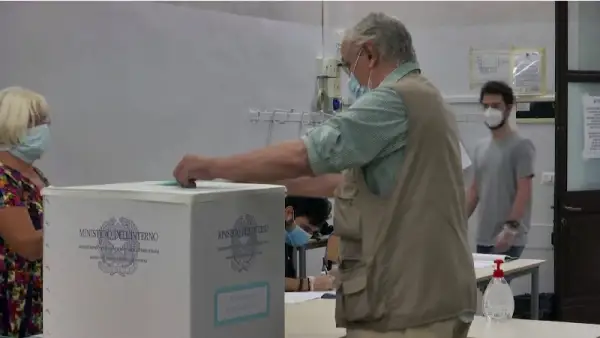 Италия депутаттар санын азайтпақ