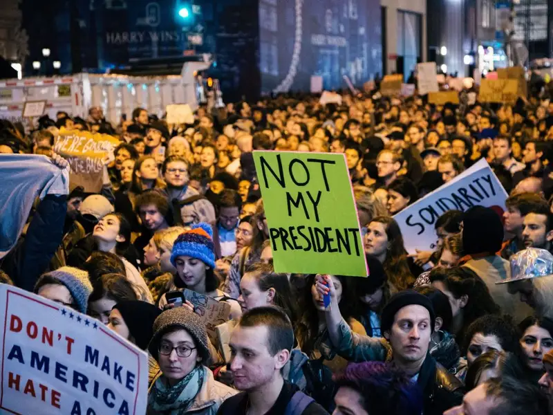 АҚШ-тың Портленд тұрғындары шеруге шықты  