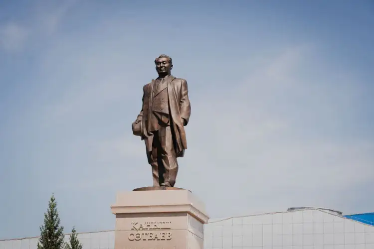 Қаныш Сәтбаевқа ескерткіш қойылды