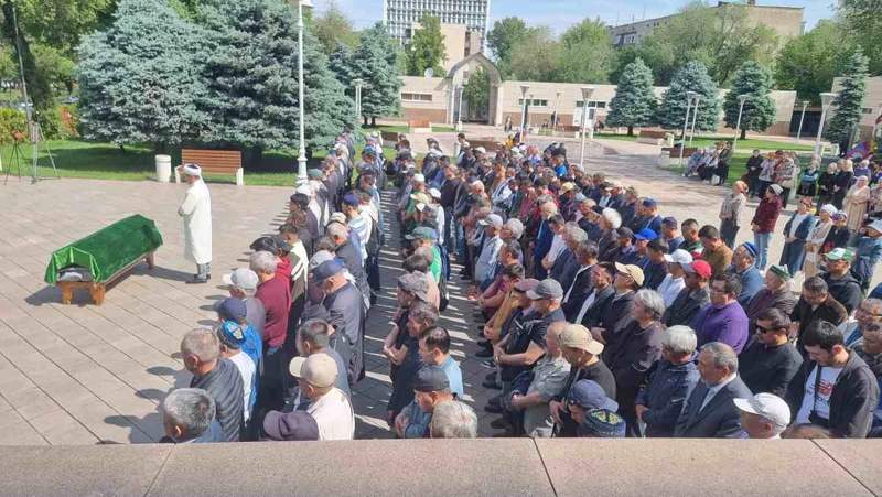 Алматыда оппозиция қайраткері Жасарал Қуанышәлинді ақтық сапарға шығарып салды