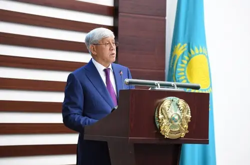 Баталов та халыққа есеп беріп жатыр