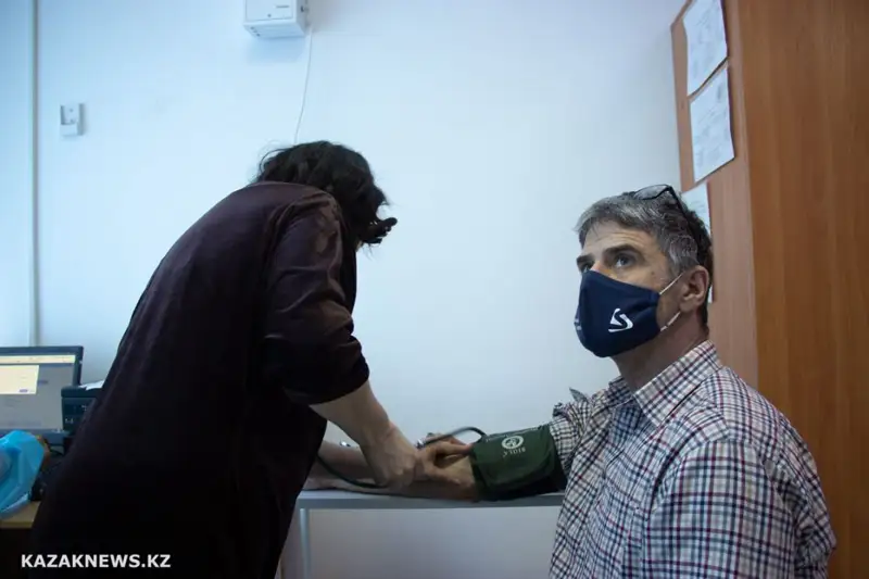 Қазақстандағы шетелдік мұғалімдер вакцина салдырды