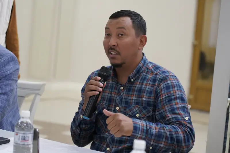 Мадияр Серікбаев: Кезінде әзіл деп жүріп ЛГБТ-ны насихаттаппыз