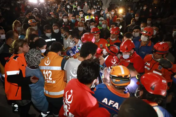 Түркиядағы зілзала: 65 сағат бойы үйінді астында жатқан бүлдіршін құтқарылды