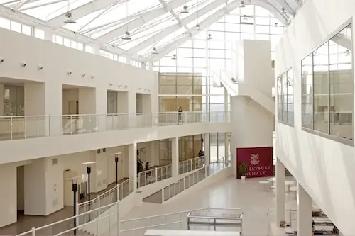 Элиталы мектептер неге жабылып жатыр?