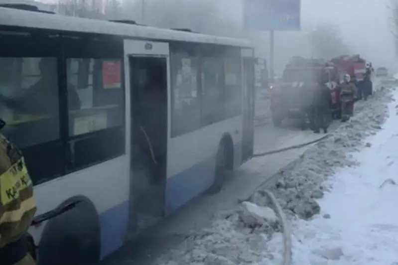 Жол бойында жолаушылар автобусы өртенді