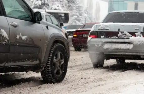 Алматыда қалың қардан 70 жол-көлік апаты тіркелді