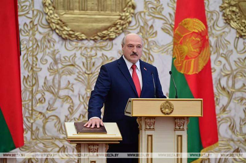 Лукашенко қызметіне ресми кірісіп кетті