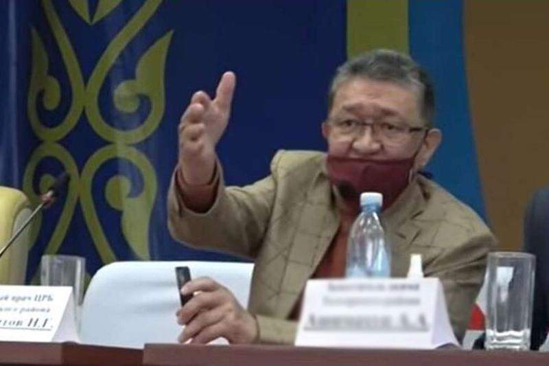Алматы облысында жұдырықпен үстелді ұрған бас дәрігердің әрекеті тексеріліп жатыр 