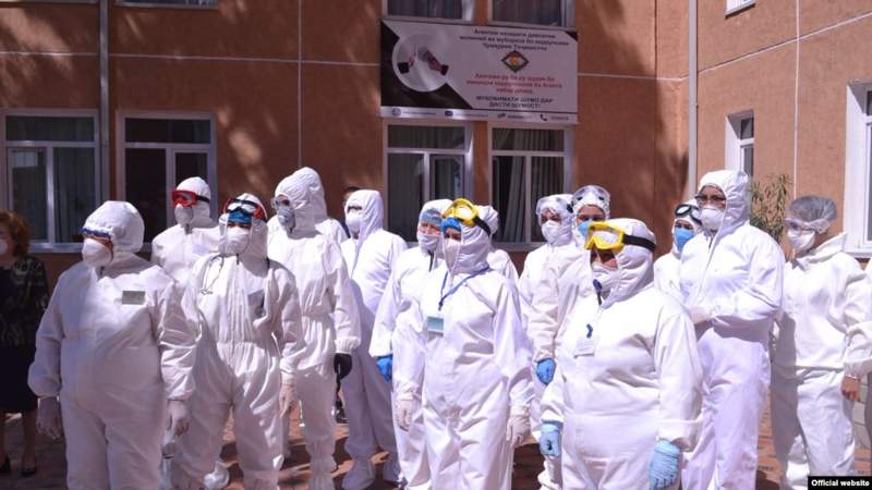 БҰҰ: Тәжікстанда 1700-ден астам медициналық қызметкер COVID-19 вирусын жұқтырған