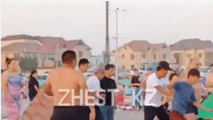 Жағажайда жаппай төбелес болды