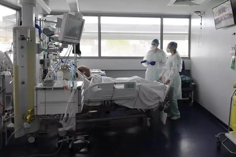 Францияда 42 мың адам вирус жұқтырды