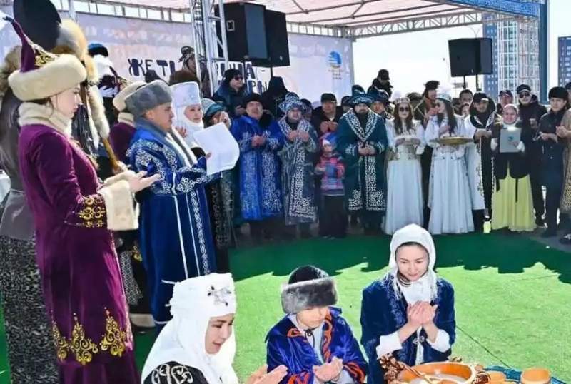 Теміржолшылар Наурыз мейрамын атап өтіп жатыр