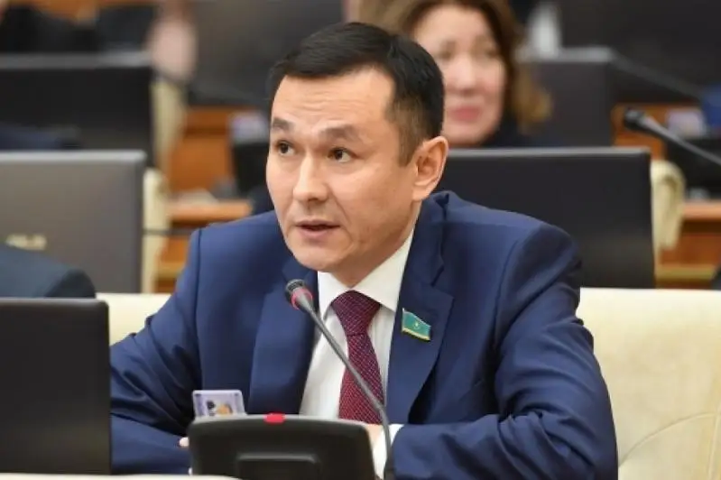 Комунистер жастар саясатына алаңдаулы