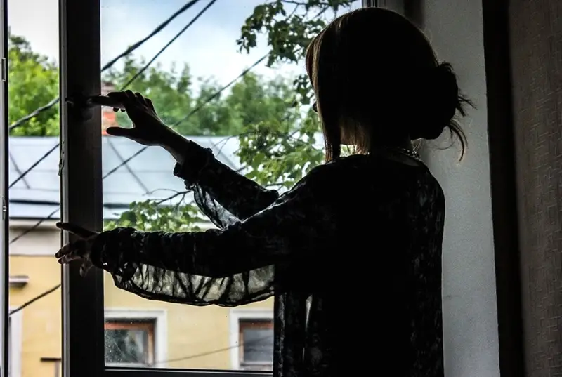 Алматыда 15 қабаттан секіріп кеткен келіншектің кім екені белгілі болды