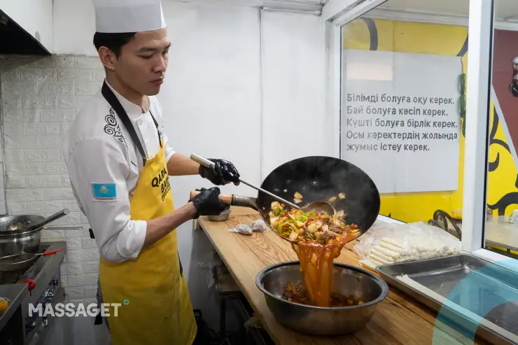 «Жас кәсіпкер» жобасының жемісін көріп отырған жас аспаз