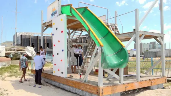 Атырау жағажайларында теңіз аттракциондары пайда болды 