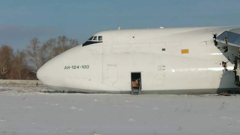  Ан-124 ұшағы апатты жағдайда қонды