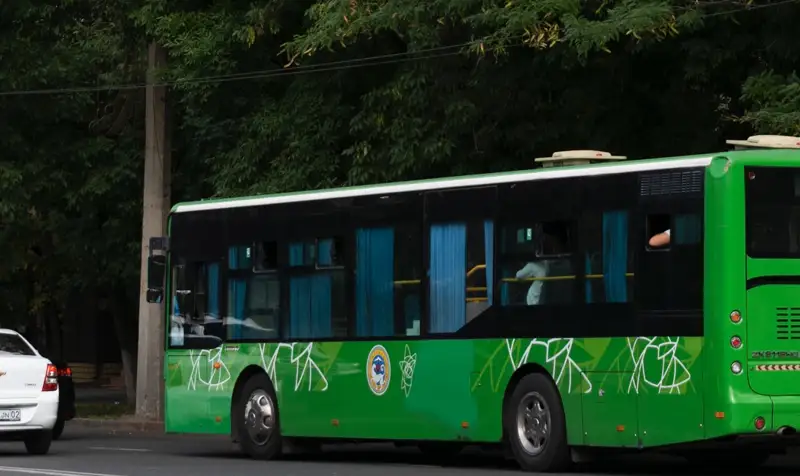 Алматыда кілт тоқтаған автобустағы жолаушы жансақтау бөліміне түсті