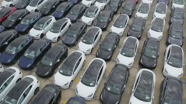 Tesla көліктерінің бағасы қымбаттады
