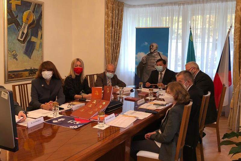 Абайдың қара сөздері чех тіліне аударылды