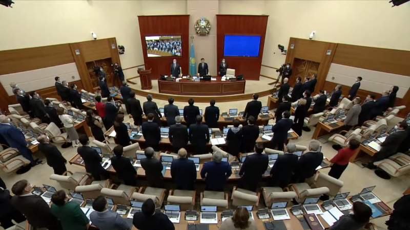 Мәжіліс отырысы бір минут үнсіздікпен басталды