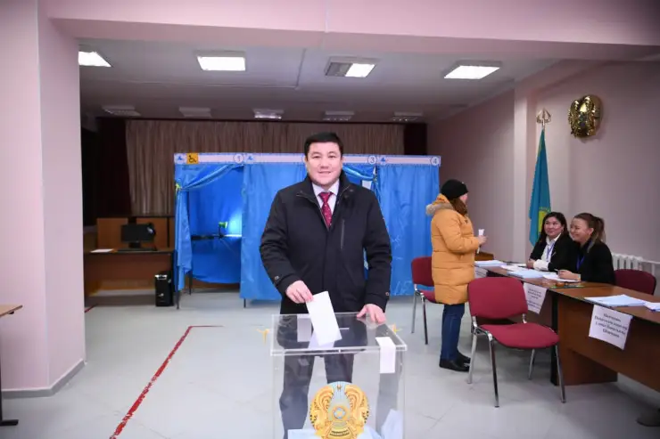 Оралдық сайлаушыларға Тұрсынбек Қабатовтың концертіне тегін билеттер берілді