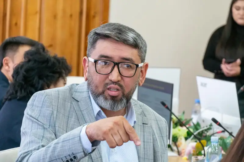 Қазбек Майгелдинов: Референдум супер президенттіктен толықтай алшақтауды көздейді  