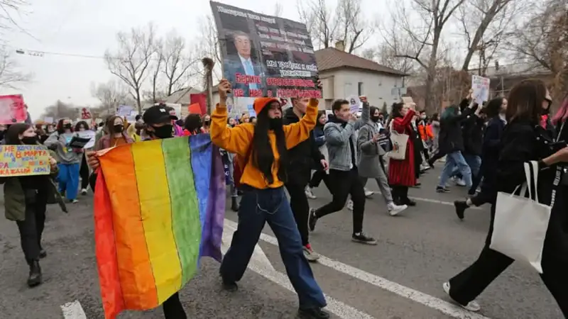 Депутат: Тіл шеруіне жол жоқ, жын шеруіне жол көп!