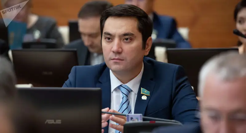 Нұрлан Әлімжанның жалақысы жұмырына жұқ болмай жүр ме?