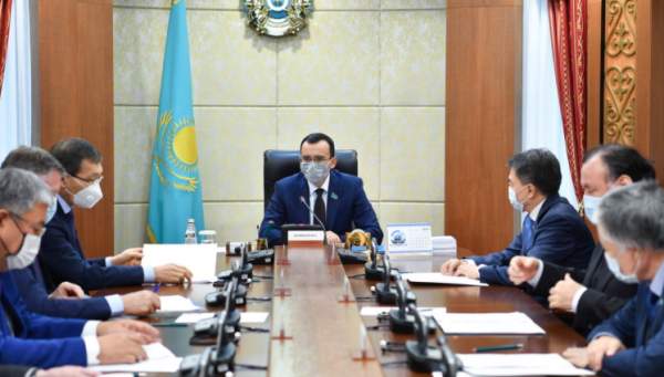 Сенатта үш жылға арналған республикалық бюджет мәселесі қаралады