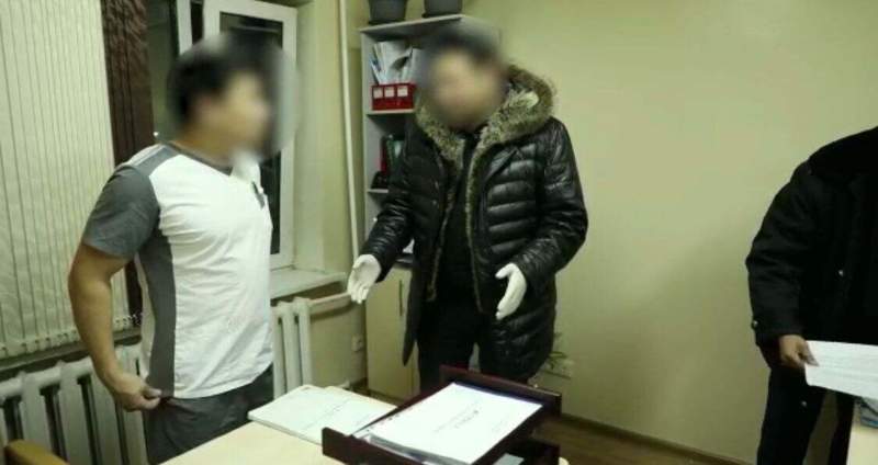 Астанада жалған анықтамалар сатқан медициналық орталықтардың екі басшысы ұсталды