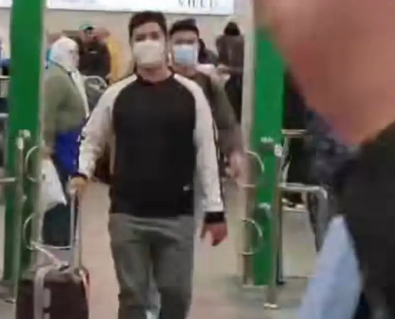 Дубайға кетіп, құлдыққа түскен қазақ жігіттері елге оралды (видео)