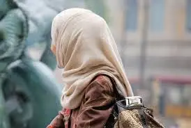 Қазақстандық блогерлерге хиджаб кигені үшін ақша ұсынған - Динара Сәтжан