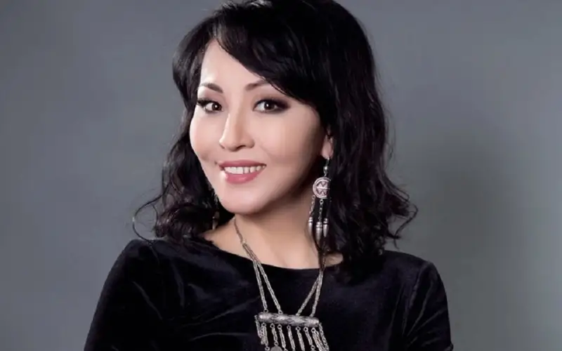 Күйеуге шыққысы келген Айгүл Иманбаеваға баласы рұқсат берді