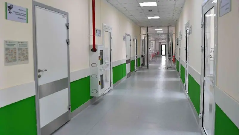 Нұр-Сұлтанда жасөспірім мен әйелді баннер басып қалды