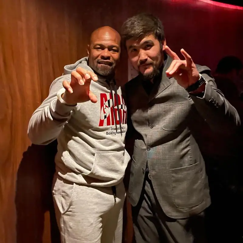 Дикий Арман Рой Джонсқа қазақша үйретті