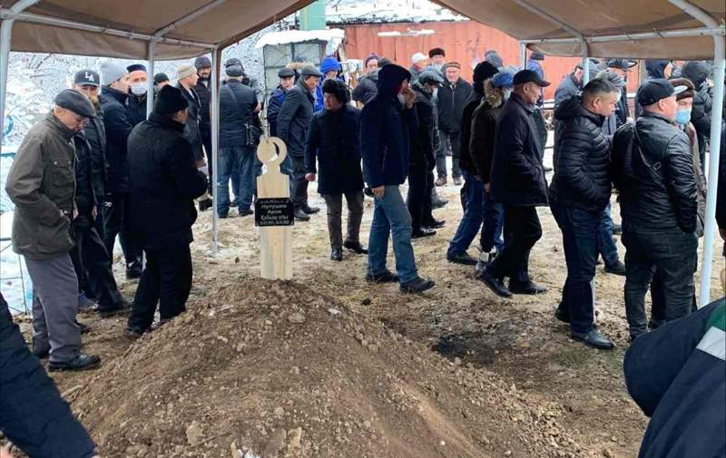 Алматыда Арон Атабекті ақтық сапарға шығарып салды