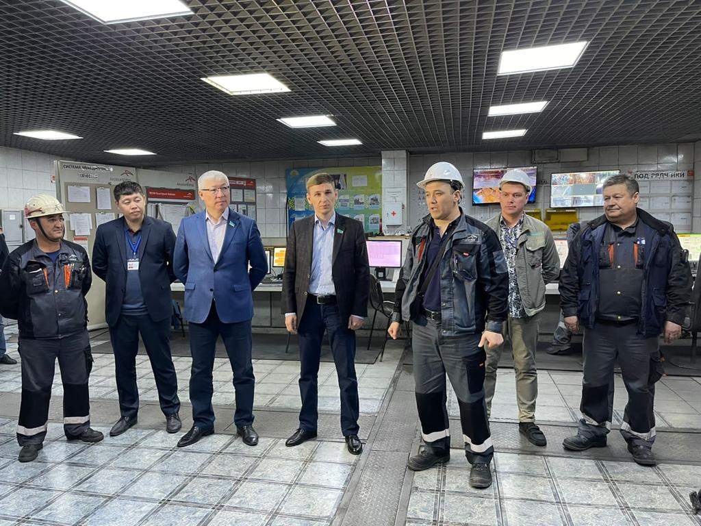Мәжіліс депутаттар металлургтермен жаңа Қазақстанды құрудағы референдумның рөлін талқылады