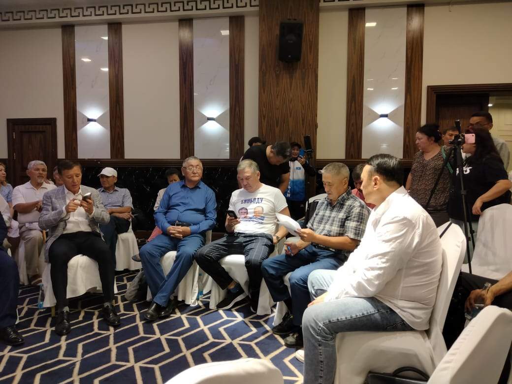 Оппозиция президент сайлауын өткізуден бас тартуға шақырды