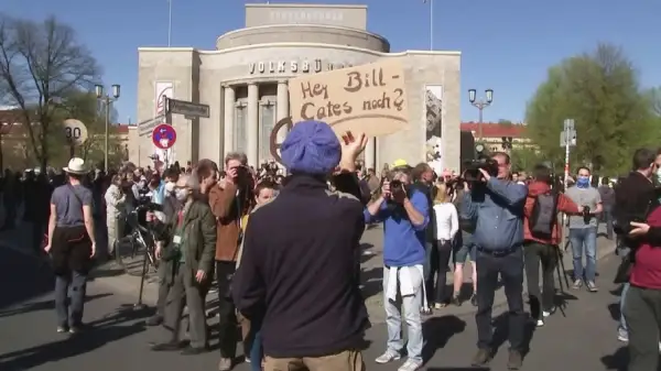 Берлин тұрғындары карантин режиміне наразы