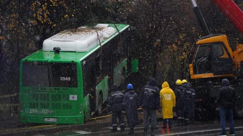 Куәгер Алматыда автобустар соқтығысқан жол апаты туралы айтып берді