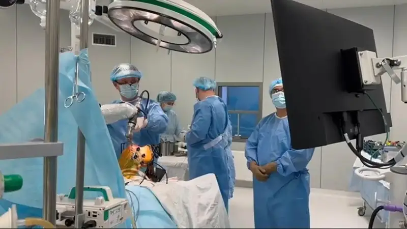 Елордалық дәрігерлер робот-ассистенттің көмегімен 5 науқасқа ота жасады