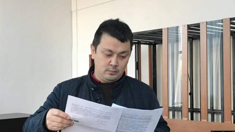 Билік "Көше" партиясының жетекшісі Әлібек Молдинді соттап жіберді