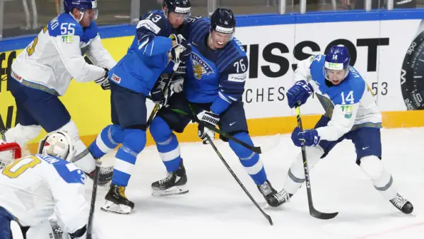 Хоккейден ӘЧ: Қазақстан қазіргі әлем чемпионын жеңді (видео)
