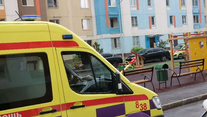 Ақтөбеде аулада жүрген 8 жасар баланы көлік қағып кетті
