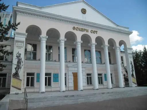 ҚР Әскери соты Сарыарқаның желінен қорқып, Мемлекеттік туды ауыстырмай жүр