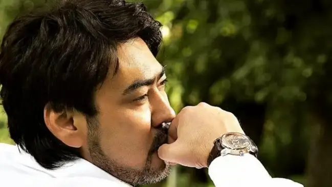 Мейрамбек Бесбаев сүйгеніне ән арнады