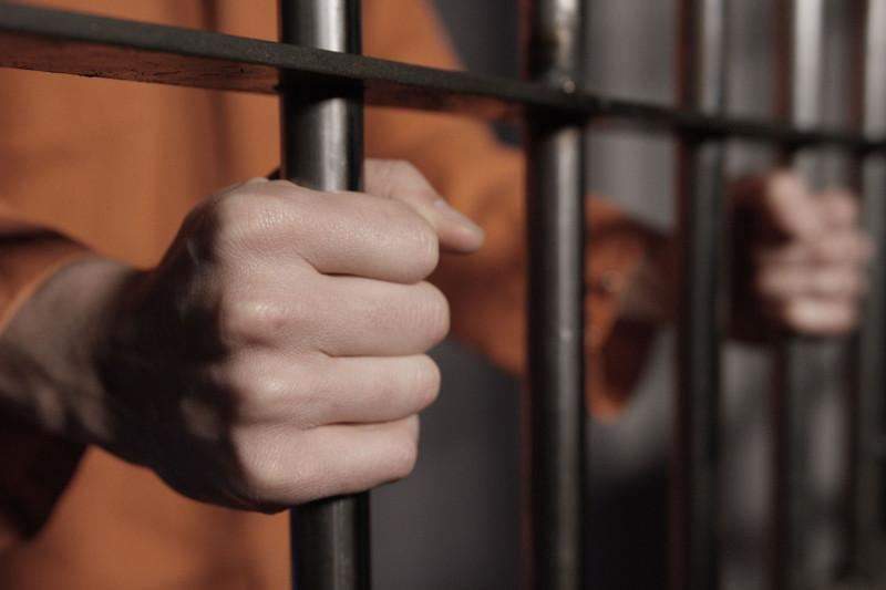 Үш адамды атып өлтірді деп айыпталған Маңғыстау тұрғыны екі айға қамалды 
